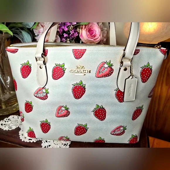NWT Coach White Strawberry Print Women's Bag - Picture 1 of 7
